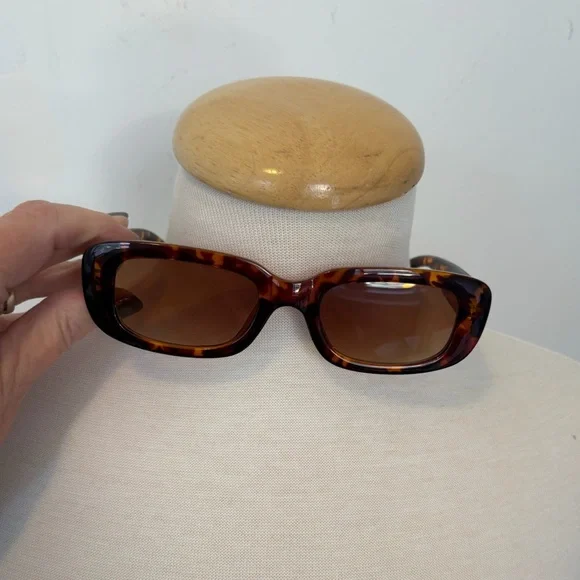 Tortoiseshell Rectangle Sunglasses Y2K Vintage Style Brown Tinted - Picture 1 of 3